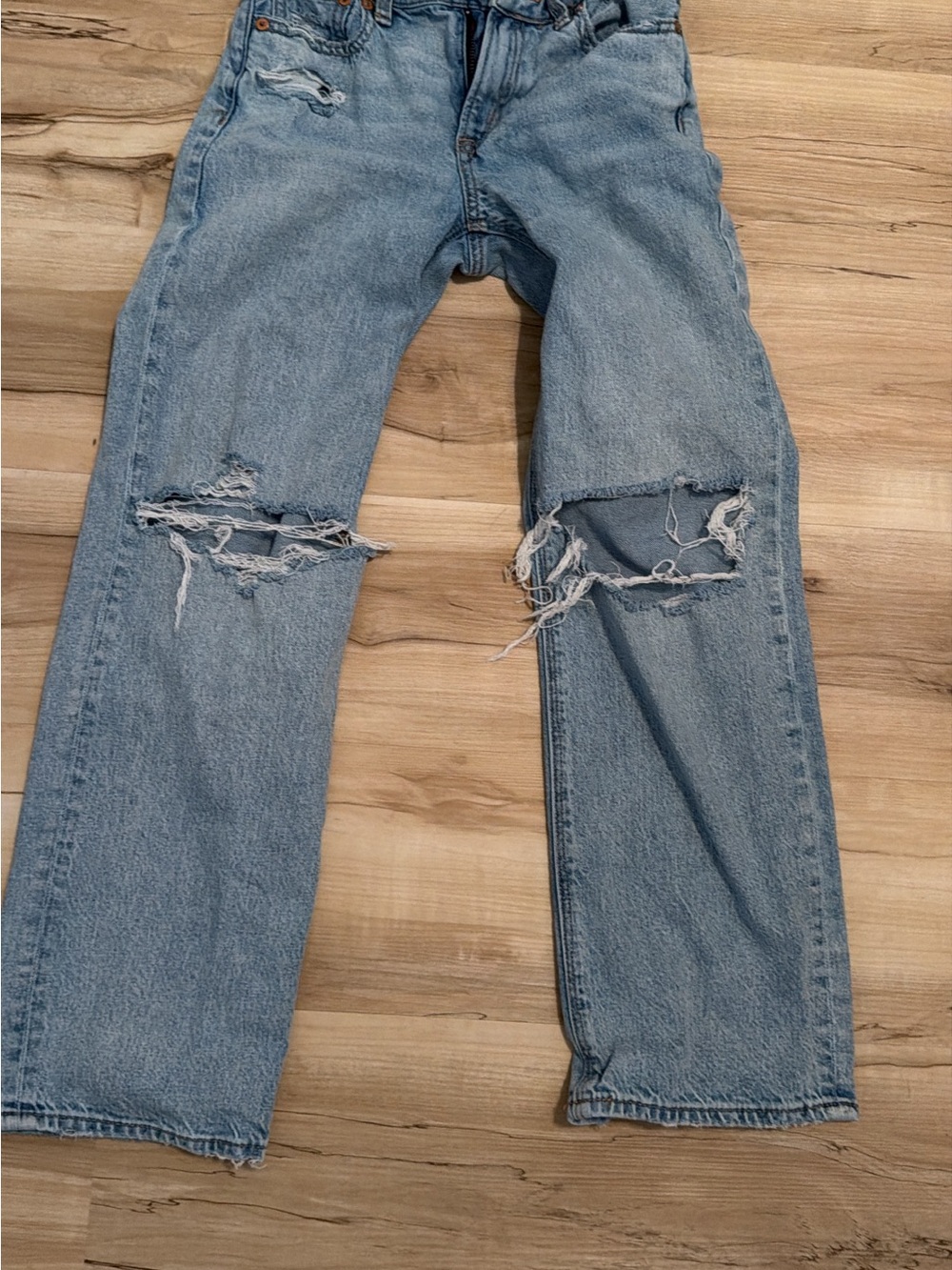 American Eagle Outfitters Light Blue Distressed Relaxed Jeans